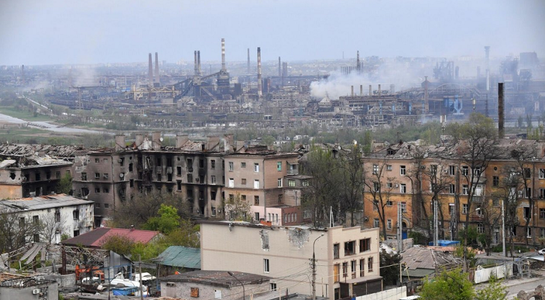 Sute de cadavre au fost găsite sub dărâmăturile clădirilor distruse din Mariupol, potrivit unui consilier al primarului oraşului