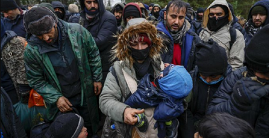 Polonia urmează să ridice la 1 iulie interzicerea accesului la frontiera cu Belarusul, dar continuă construirea unui gard înalt de cinci metri şi jumătate pentru a opri migranţi indezirabili