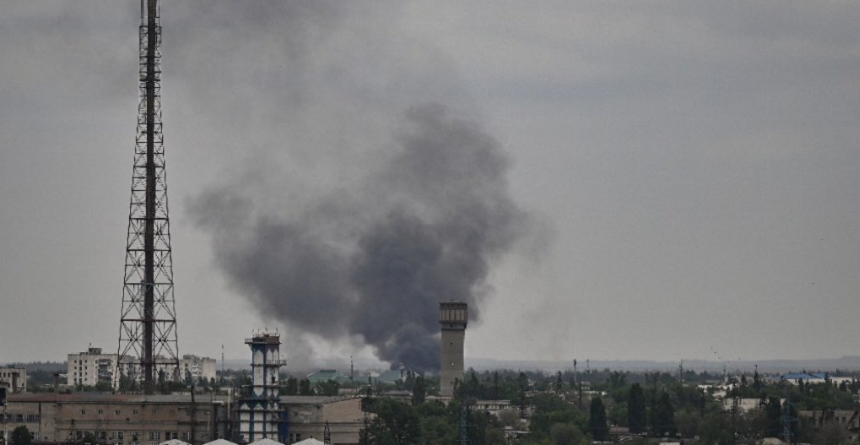 Incendiu puternic la uzina chimică Azov din Severodoneţk cauzat de rachetele ruseşti