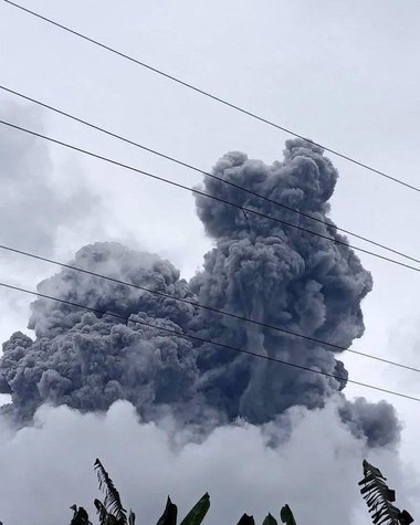 Filipine: Un oraş a fost acoperit de cenuşă după a doua erupţie a Vulcanului Belusan în decurs de o săptămână - FOTO / VIDEO