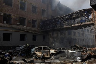 Amnesty International: Rusia a ucis sute de civili la Harkiv folosind muniţie cu dispersie
