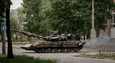 Autorităţile ucrainene continuă să evacueze civili din Sivierodoneţk, ”în orice minut în care este linişte sau există o posibilitate de transportare”; peste 500 de civili se află în continuare în uzina chimică Azot, anunţă şeful Administraţiei Militare