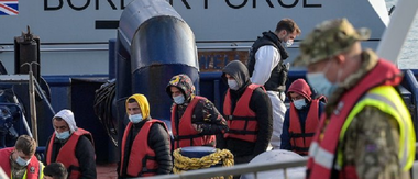 Înalta Curte de la Londra a decis că primul zbor care transportă migranţii sosiţi ilegal în Marea Britanie către Rwanda va decola marţi