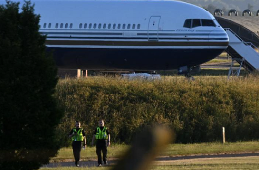 CEDO opreşte expulzarea unor migranţi din Regatul Unit în Rwanda, un revers umilitor pentru Boris Johnson; Rwanda rămâne angajată în acest ”parteneriat”, anunţă Kigali