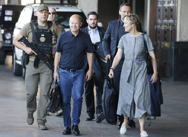 Scholz se angajează să ajute ”atât timp cât va trebui, în lupta de independenţă a Ucrainei”