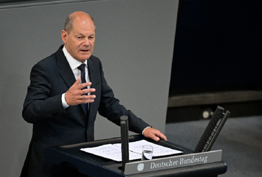 Ucraina are ”nevoie de un plan Marshall” pentru a se reconstrui, declară Olaf Scolz în Bundestag înaintea summiturilor UE, G7 şi NATO; planul va costa ”miliarde” şi va viza ”mai multe generaţii”