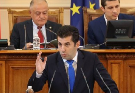 Guvernul lui Kiril Petkov, îndepărtat de la putere de Parlamentul bulgar printr-o moţiune de cenzură