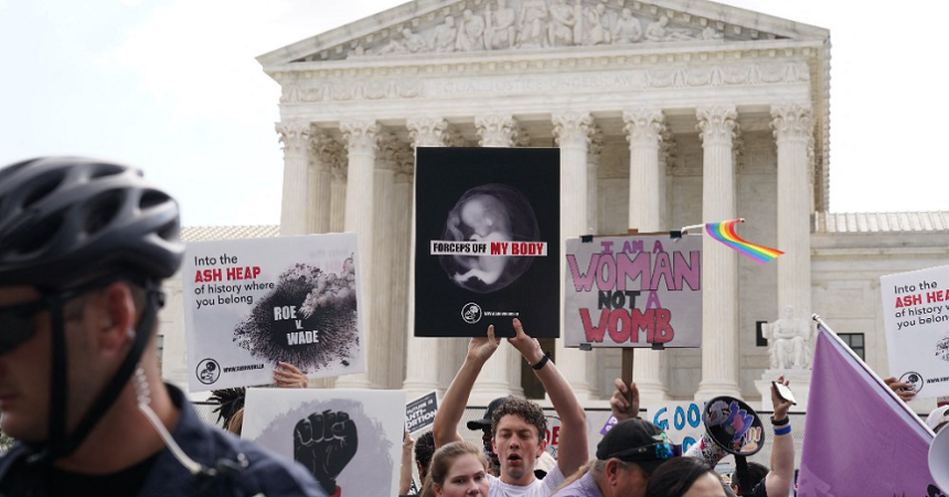 UPDATE-Curtea Supremă a SUA revocă dreptul la avort al americancelor şi permite statelor să-l interzică. Missouri anunţă că e ”primul” stat american care interzice avortul. Reacţia lui Biden