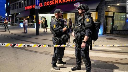 UPDATE-Doi morţi şi 21 de răniţi într-un atac armat lângă un club gay la Oslo; poliţia anchetează un atac terorist şi cunoştea atacatorul, prins cu ajutorul unor civili; Oslo Pride, anulat 