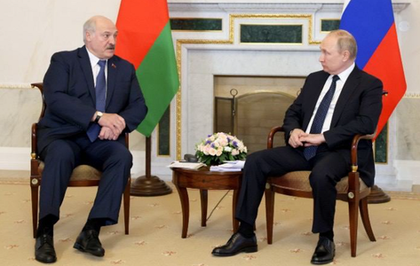 Rusia urmează să livreze ”în lunile viitoare” Belarusului rachete de tip Iskander-M, capabile să fie dotate cu focoase nucleare, anunţă Putin la Sankt Petersburg, într-o întâlnire cu Lukaşenko