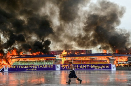 Autorităţile birmane anunţă că ard droguri în valoare de o jumătate de miliard de dolari, în urma unui raport ONU; o ”perdea de fum”, acuză experţi, care evocă ”o complicitate” a juntei în protejarea unei producţii de droguri la scară mare