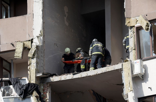 Cel puţin un mort şi cinci răniţi în atacul cu rachetă de la Kiev; Rusia îşi intensifică atacurile aeriene în Ucraina