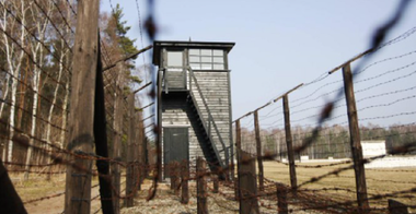Un fost gardian SS, în vârstă de 101 ani, condamnat la cinci ani de închisoare, sub acuzaţia că a fost complice în uciderea a mii de oameni la Sachsenhausen