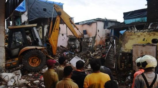 India: Cel puţin 19 morţi în urma prăbuşirii unei clădiri rezidenţiale din Mumbai. Bilanţul ar putea creşte