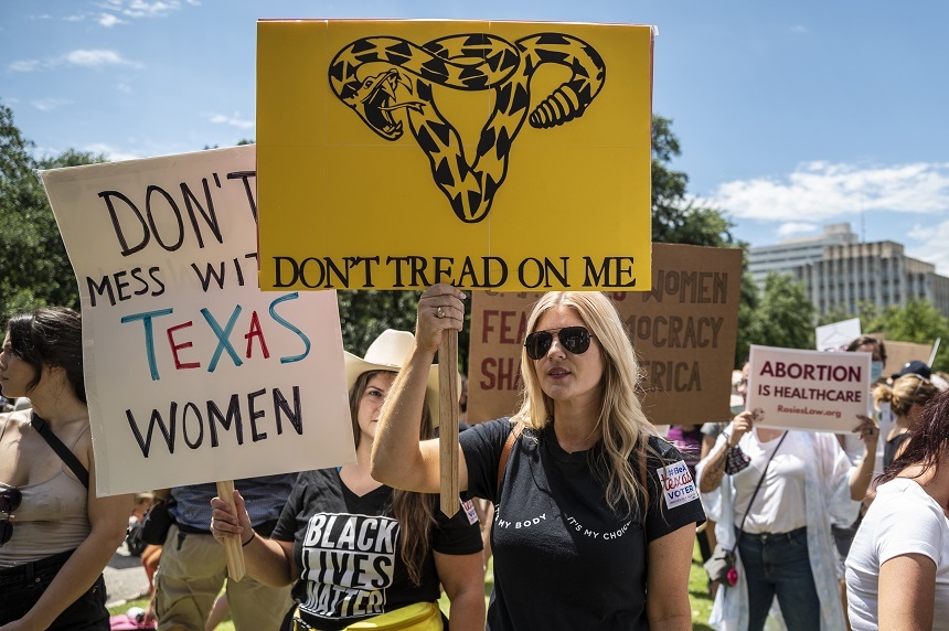 Avorturile pot fi reluate în Texas, după blocarea de către un judecător a aplicării unei interdicţii vechi de aproape un secol