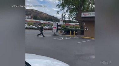 Doi suspecţi ucişi şi şase poliţişti răniţi în Canada, într-un jaf armat la o bancă din Saanich, la periferia capitalei British Columbia