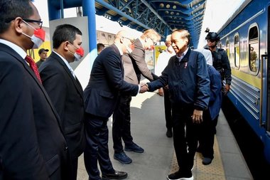 Zelenski îl avertizează pe preşedintele indonezian Widodo că participarea sa la summitul G20 depinde de ”situaţia de securitate din Ucraina şi de membrii” care iau parte 