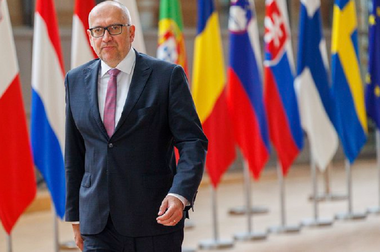 Cehia preia preşedinţia semestrială a Ununii Europene de la Franţa