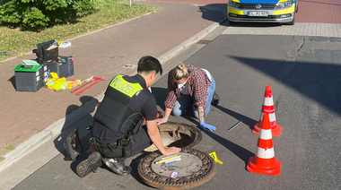 Un băiat de opt ani, Joe, găsit în viaţă în sistemul de canalizare la Oldenburg, în nord-vestul Germaniei, la oopt zile după ce a fost dat dispărut