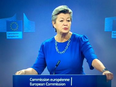 Comisarul european însărcinat cu Afaceri Interne, Ylva Johansson, cere Greciei să oprească deportările ”violente” ale migranţilor pentru a nu pierde fondurile europene