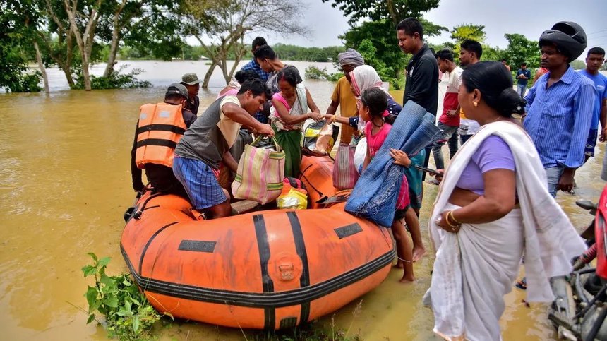 India: Cel puţin 14 morţi şi 30 de persoane dispărute, în urma unei alunecări de teren declanşate de ploi torenţiale 