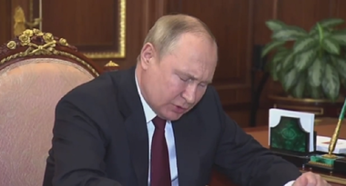 Putin ordonă o continuare a ofensivei în Ucraina, după cucerirea regiunii Lugansk; el îi numeşte ”eroi ai Rusiei” pe generalii Serghei Surovkin şi Aleksandr Lapin