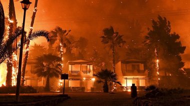 Grecia: Incendiu de vegetaţie în nordul Atenei; un oraş evacuat - VIDEO