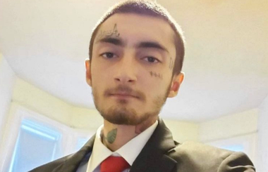 Atacatorul de la Highland Park, Robert Crimo, şi-a pregătit atacul ”timp de săptămâni”, s-a deghizat în femeie pentru a nu fi prins şi a tras de peste 70 de ori în mulţime, anunţă poliţia