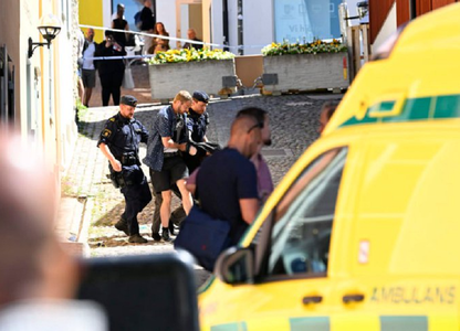 UPDATE-O femeie ucisă într-un atac cu cuţitul în Suedia, la o şcoală de vară, pe Insula Gotland; un bărbat în vârstă de 33 de ani, arestat, anunţă poliţia; suspectul ar avea legături cu cu gruparea neonazistă NMR, scrie Expressen 