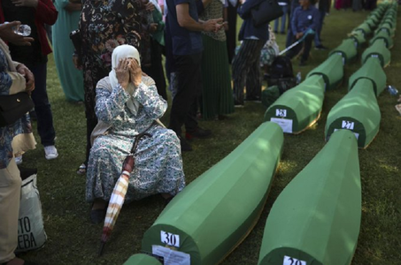 Cincizeci de victime ale genocidului de la Srebreniţa, înhumate după mai bine de un sfert de secol