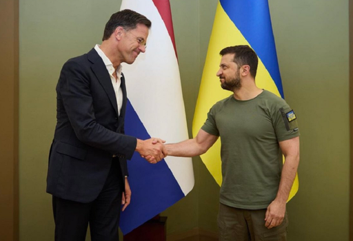 Rutte îndeamnă, în prima sa vizită la Kiev, la o ”continuare” a susţinerii Ucrainei şi avertizează că războiul ”ar putea dura”; el anunţă trimiterea unor sisteme de artilerie şi unui ajutor financiar în valoare de 200 de milioane de euro
