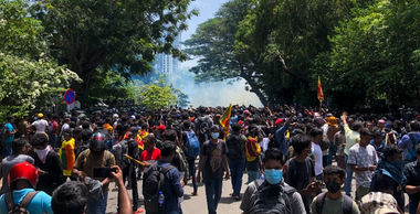 Manifestanţi intră în biroul premierului srilankez Ranil Wickremesinghe, după ce acesta este desemnat preşedinte interimar de către preşedintele Gotabaya Rajapaksa, care a fugit în Maldive; Guvernul decretează starea de urgenţă, poliţia impune o interdicţie de circulaţie
