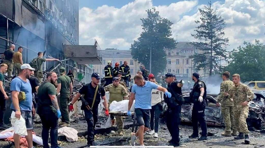 Cel puţin 12 morţi, inclusiv un copil, şi 25 de răniţi la Viniţa, în centrul Ucrainei, într-un atac rus cu trei rachete care provoacă un incendiu important