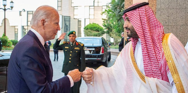 Preţul petrolului creşte la peste 100 de dolari barilul, Biden eşuează să dea asigurări pieţei