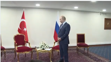 Putin, lăsat să aştepte de către omologul său turc - VIDEO