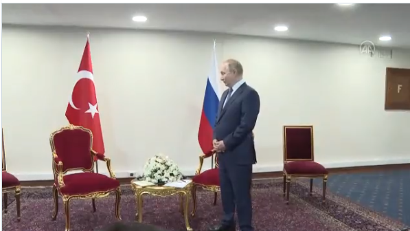 Putin, lăsat să aştepte de către omologul său turc - VIDEO