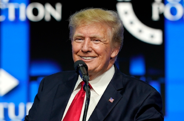 Donald Trump se întoarce la Washington, pentru prima oară după ce a plecat de la Casa Albă, şi susţine un discurs la America First Policy Institute, un think tank al aliaţilor săi