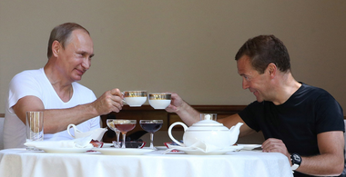 Medvedev denunţă politica UE împotriva Rusiei drept ”un cocteil dezgustător de grosolănie arogantă, infantilism adolsecentin şi prostie primitivă”