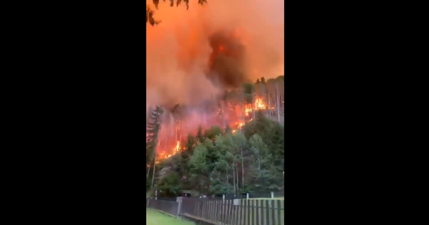 Fumul incendiului izbucnit în Parcul Naţional Elveţia Boemă din Cehia se extinde în toată ţara