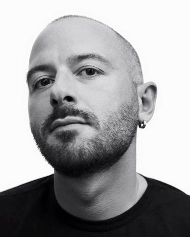 Zelenski anunţă că Demna, directorul de creaţie al casei de modă Balenciaga, a devenit noul ambasador al platformei caritabile de stat United24