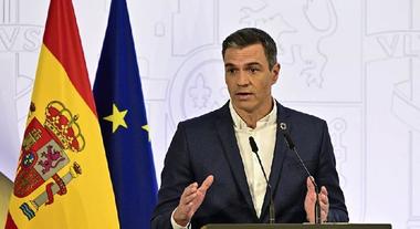 Premierul Pedro Sanchez îi sfătuieşte pe spanioli să renunţe la cravată pentru a economisi energie