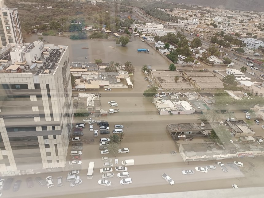 Cel puţin şapte persoane au murit în inundaţii în Emiratele Arabe Unite