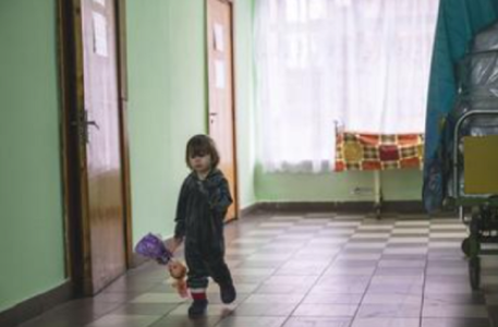 Duma de Stat rusă vrea să interzică adopţia copiilor ruşi în ”ţări ostile”