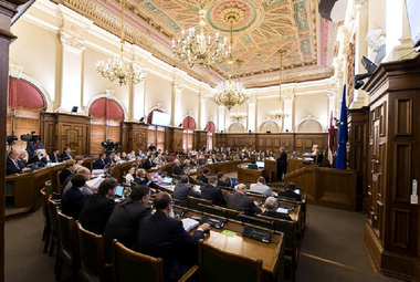 Letonia declară Rusia ”stat terorist” şi cere Uniunii Europene să nu mai acorde ruşilor vize turistice, de muncă şi de studii