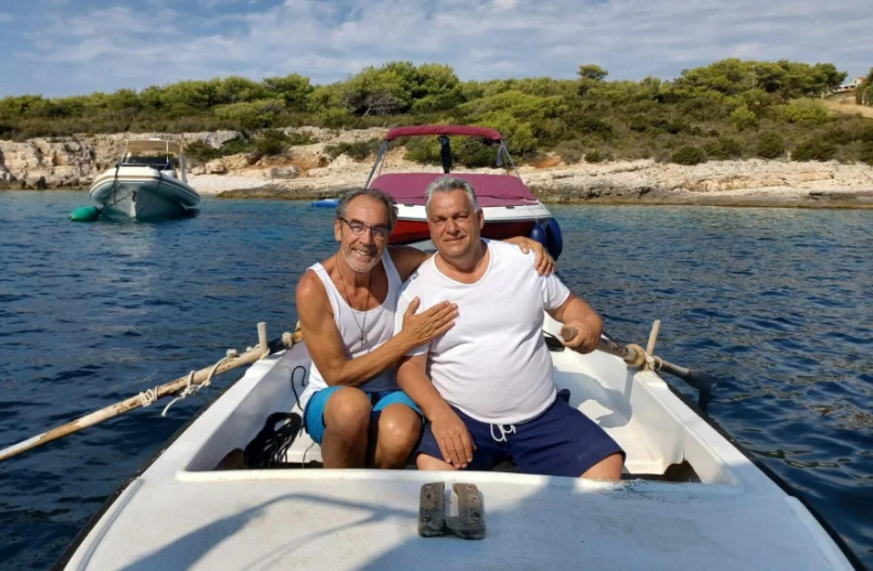 Premierul ungar Viktor Orban, salvat de un jurnalist local în largul coastei croate, după ce barca sa gonflabilă a început să piardă aer  / Presa aminteşte că Orban recomanda maghiarilor să opteze pentru Balaton în locul Adriaticii