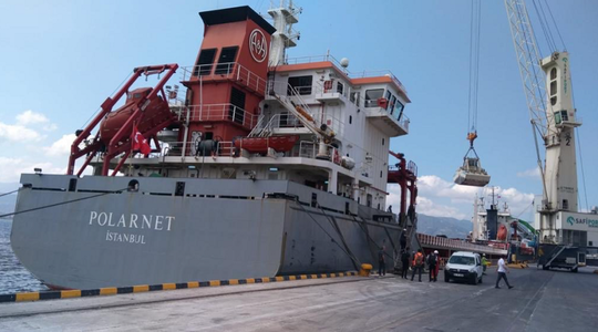 Cargoul Polarnet, cu 12.000 de tone de porumb ucrainean la bord, prima navă cu cereale ucrainene exportate care a ajuns la destinaţie, în Turcia; porumbul de la bordul cargoului Razoni, rămas fără cumpărătorul din Liban, din cauza întârzierii cu cinci lun