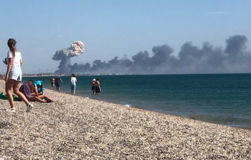 Explozii în apropierea aerodromului militar Saki, în vestul Crimeei. Armata rusă anunţă că au explodat muniţii destinate aviaţiei, că n-a fost rănit nimeni şi dezminte orice bombardament
