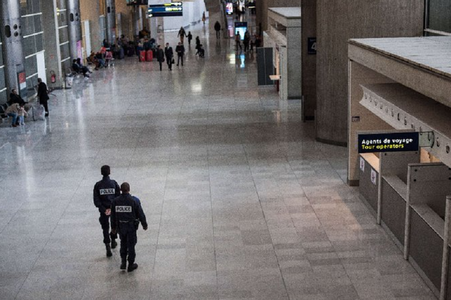 Un bărbat fără adăpost, înarmat cu un cuţit, ucis de un poliţist pe Aeroportul Roissy Charles de Gaulle