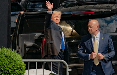 UPDATE-Trump păstrează tăcerea, în audierea sub jurământ la New York, cu privire la practicile sale fiscale. Miliardarul a invocat al Cincilea Amendament şi a ironizat condiţiile de muncă din biroul procurorului