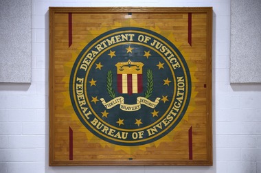 SUA - Un bărbat înarmat s-a apropiat de un birou FBI şi a schimbat focuri de armă cu poliţiştii  